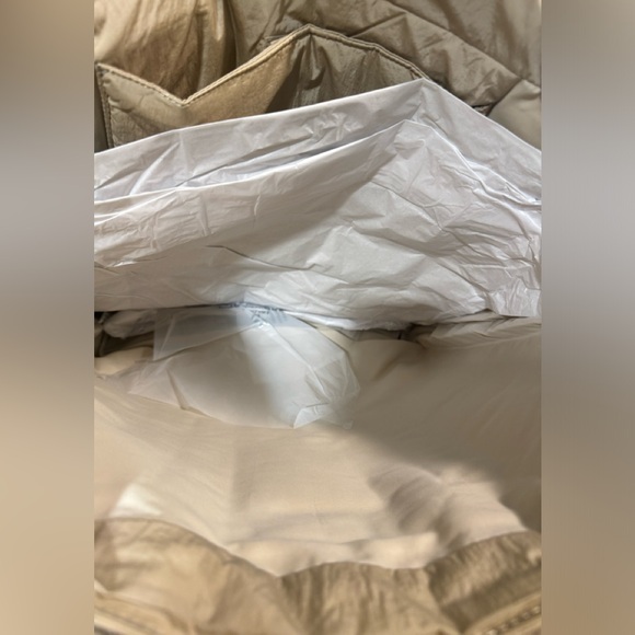 Calvin Klein Quilted Tote Bag. - Picture 7 of 10